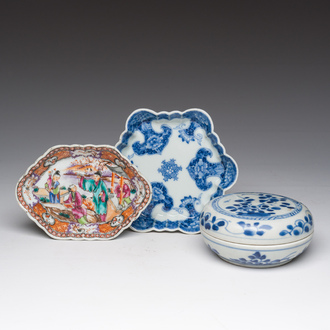 A Chinese blue and white box and cover with floral design, a teapot stand and a famille rose 'Mandarin' spoon tray, Kangxi/Qianlong