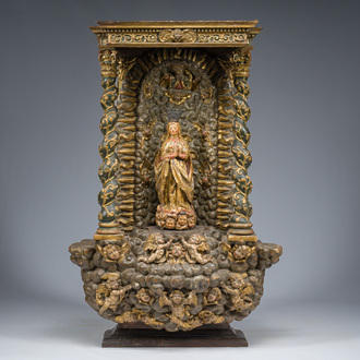 Autel exceptionnel en bois doré et polychrome à décor de Dieu le Père et des anges accompagné d'une Vierge, Espagne, 18ème siècle