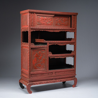 Un cabinet en laque rouge, Japon, Meiji/Showa, 19ème/20ème siècle