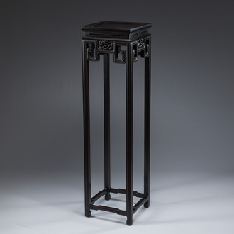 Socle de forme carrée en bois sculpté, Chine, 19ème siècle