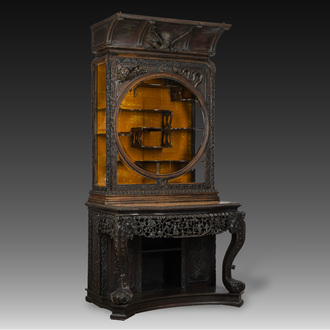 Vitrine en bois dur sculpté, Chine ou Vietnam, 19ème siècle