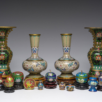 A varied collection of Chinese cloisonné vases with floral design, 20th C.