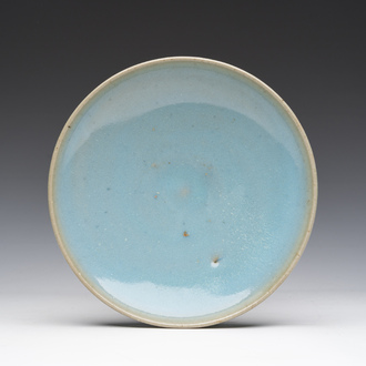 Assiette en porcelaine de Chine monochrome de type jun, Song