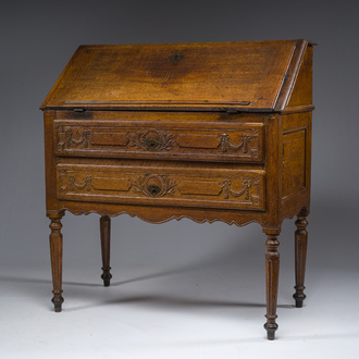 Secrétaire à abattant Louis XVI en chêne à deux tiroirs, France, 18ème/19ème siècle