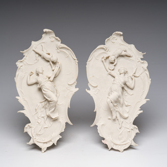 Enrico Braga (1841-1919, attribué à): Paire de plaques en marbre moulé à décor de Cupidon et Psyché en relief, Italie, 20ème siècle