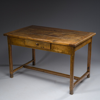 Table à écrire à un tiroir en chêne, France, 18ème siècle
