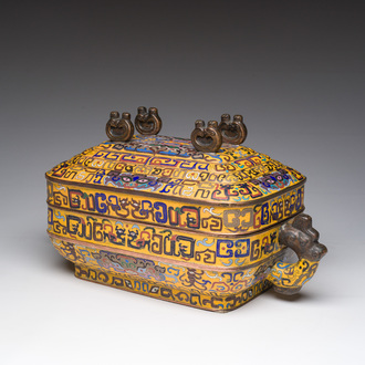 A large rectangular Chinese cloisonné box and cover, 19th C.