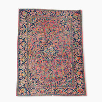 Tapis oriental de type Keshan (Kashan) à décor floral, laine sur coton, première moitié du 20ème siècle