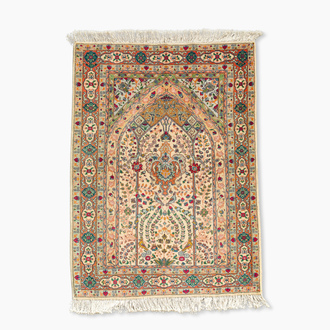 Tapis oriental de type Tabriz à décor floral, Mahneb, laine sur coton, 20ème siècle