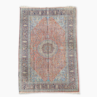 Tapis oriental de type Kashmir à décor d'arbre de vie, laine sur coton, première moitié du 20ème siècle