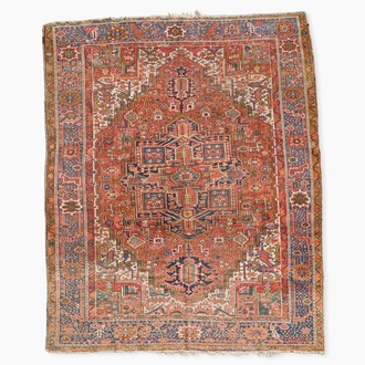 Tapis oriental de type Heriz à décor floral, laine sur coton, 20ème siècle