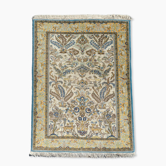 Tapis oriental de type Qom (Qum/Ghom) à décor floral, soie sur cotton, 20ème siècle