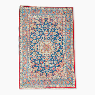 Tapis oriental de type Najafabad à décor floral, laine sur coton, 20ème siècle
