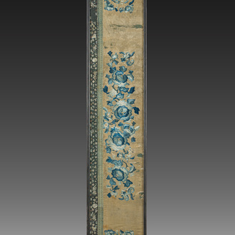 Broderie en soie à décor floral, Chine, 19ème siècle