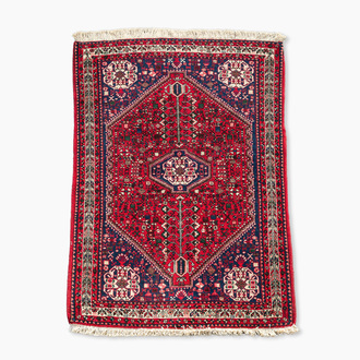 Tapis oriental de type Abadeh à décor floral géométrique, laine sur coton, 20ème siècle