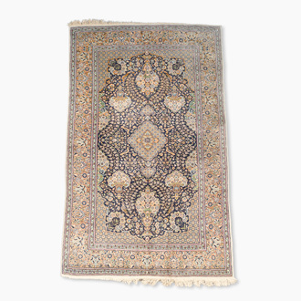 Tapis oriental de type Kashmir à décor floral, laine sur coton, 20ème siècle