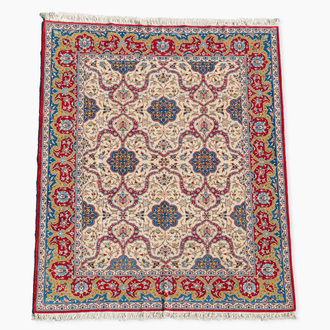 Tapis oriental de type Tehran à décor floral, laine sur coton, 20ème siècle
