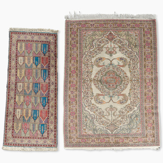 Deux tapis orientaux de type Kayseri à décor géométrique et floral, la Turquie, 20ème siècle
