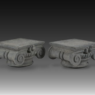 Paire de chapiteaux ioniques en pierre bleue sculptée, probablement France, 19ème siècle