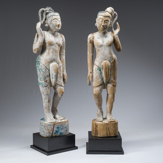 Paire de figurine en bois patiné représentant des porteurs de gong, Birmanie, 19ème siècle