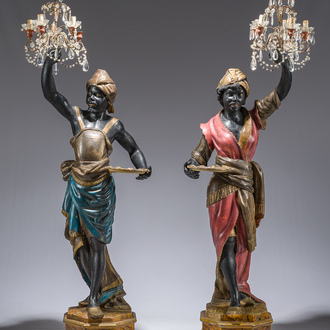 Grande paire de torchères dites 'Aux Maures' à cinq lumières en bois sculpté et polychromé, Italie, Venise, vers 1900