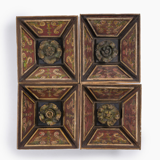 Quatre carreaux de plafond de style néo-gothique en bois polychrome, 19ème/20ème siècle