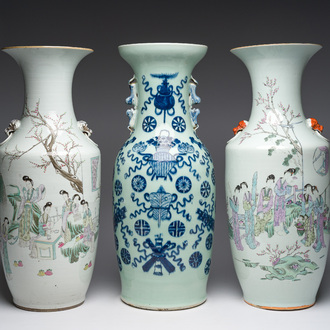Deux vases en porcelaine de Chine famille rose à décor de scènes animées et un vase bleu et blanc sur fond céladon, 19ème/20ème siècle