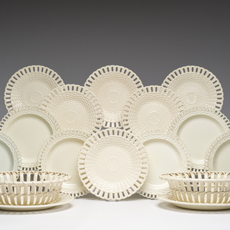 A 16-piece Leeds creamware service with plates and a pair of baskets on stands, England, 18th/19th C.