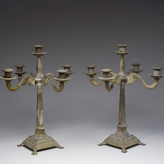 Paire de chandeliers en bronze doré à cinq lumières, France ou Italie, 19ème/20ème siècle