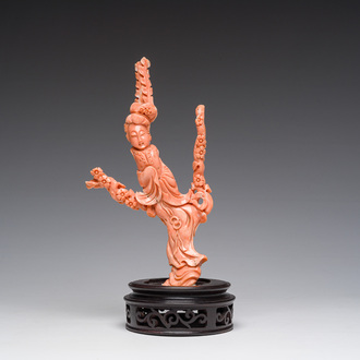 Guanyin en corail rouge sculpté, Chine, 19ème/20ème siècle