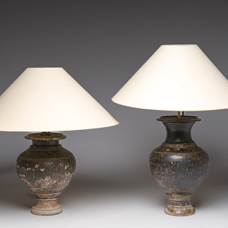 Deux vases en grès à glaçure brune-noire montés en lampe, Khmer, Cambodge, 12ème/13ème siècle