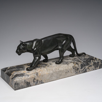 Marcel Leducq (1879-1955) : Sculpture Art Déco représentant une panthère, zamak patiné sur un imposant socle en marbre