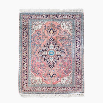 Tapis oriental de type Tabriz en soie à décor Heriz, 20ème siècle