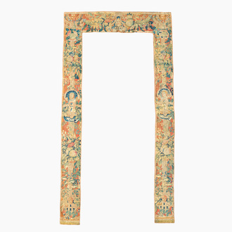 Fragment d'une tapisserie murale à décor floral, de fruits et de mascarons, Flandres, 17ème siècle