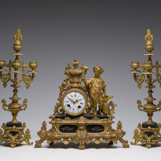 Garniture de cheminée en trois pièces en bronze doré et marbre noir avec un forgeron, Lagache-Boutillier, Boulogne-sur-Mer, début du 20ème siècle