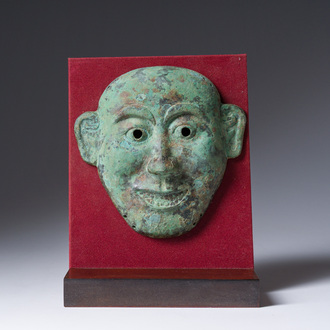 Masque funéraire en bronze, Chine, probablement Liao