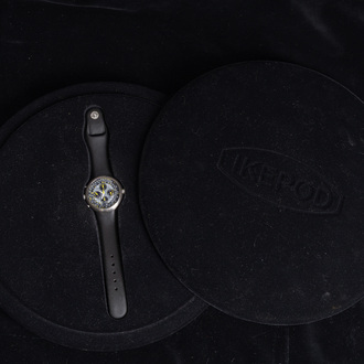 Montre-bracelet chronographe Ikepod Megapode en titane et verre saphir dessinée par Marc Newson, éd. 257/9999, vers 2000