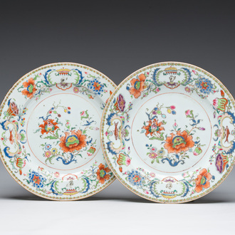 A pair of Chinese famille rose 'Pompadour' plates, Qianlong