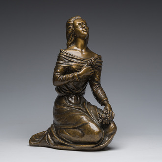 European school: Kneeling lady with flowers in her hand, patinated bronze, 20th C.