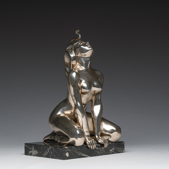 Pilar Francesch i Ventalló (1941): Le sphinx, cuivre argenté sur socle en marbre, daté (19)97