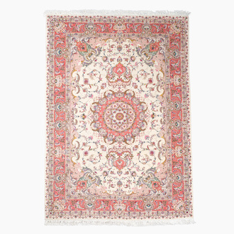 A Chinese Tabriz style rug with floral design, wool on silk, 20th C.