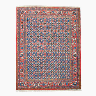 A Persian Varamin rug with floral design, wool on cotton, mid 20th C.