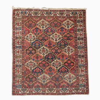 A Persian Bakhtiar rug with floral design, wool on cotton, 20th C.
