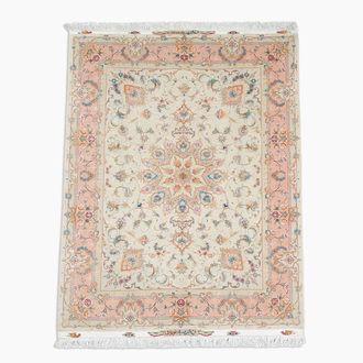 A Persian Tabriz rug with floral design, signed Norozi, wool, cotton and silk, 20th C.