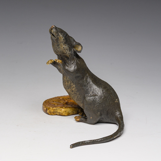 Franz Xaver Bergmann (1861-1936): A Viennese polychrome cold painted bronze group of a mouse with a cookie, 19th/20th C.