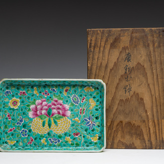 A Chinese famille rose serving dish with floral design, Jiaqing mark, in a Japanese tomobako, 19th/20th C.