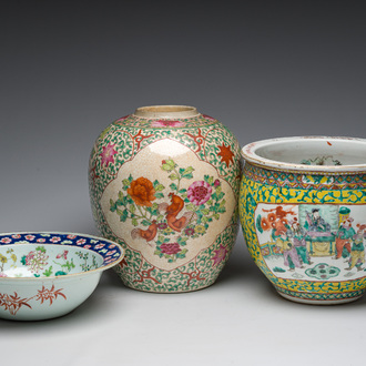A Chinese Nanking crackle glazed famille rose jar with roosters and flowers, Kangxi mark, a bowl and a famille verte jardinière, 19th/20th C.