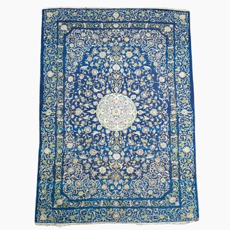 A Persian Keshan (Kashan) rug with floral design, wool on cotton, 20th C.