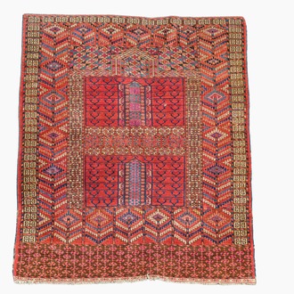 A Turkmen Hatchlu rug with geometric design, wool on cotton, 20th C.