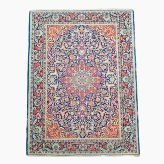 A Persian Sarouk rug with floral design, wool on cotton, 20th C.